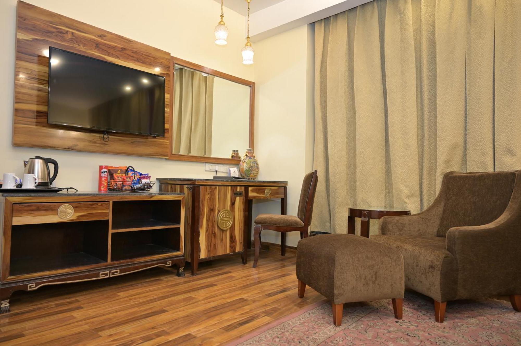 Hk Clarks Inn, Амритсар Екстериор снимка